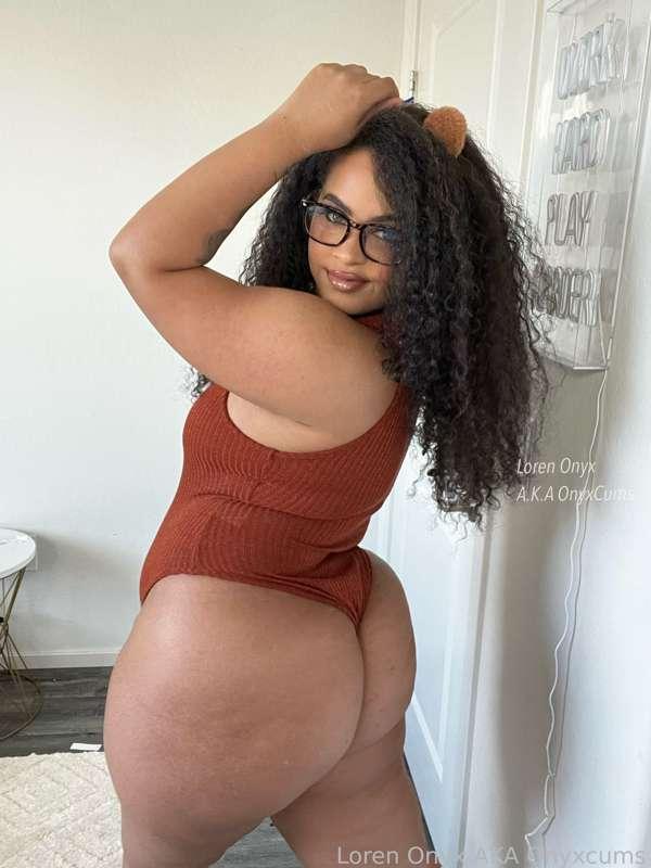 onyxcums image #1
