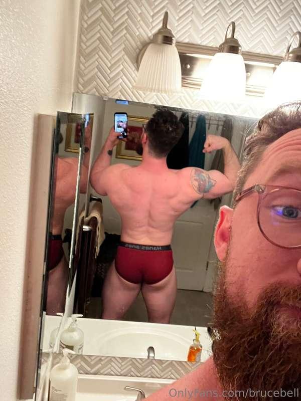 Who’s a fan of my booty? I wanna show more tonight 😈