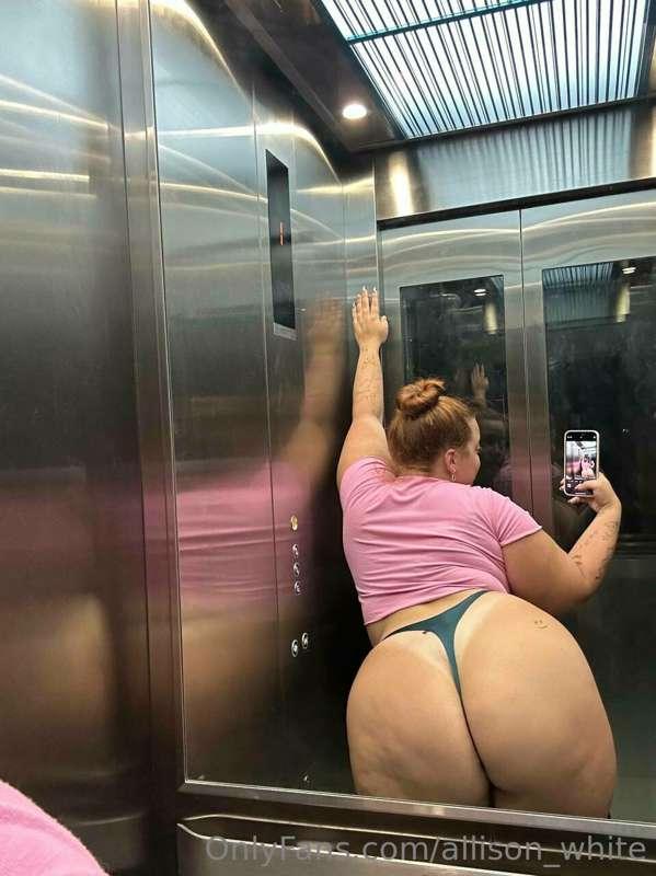 booty in the elevator never gets boring 🍰