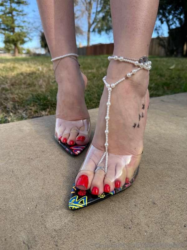 Kiss my toes 💋