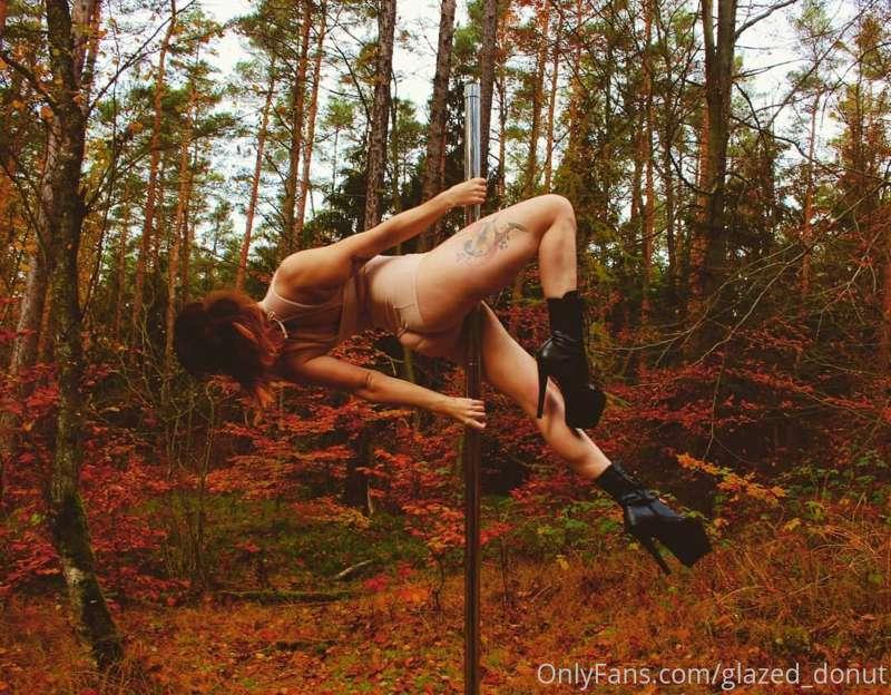 Outdoor pole 😍❤  who else likes to workout outdoors?💪