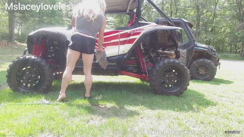 laceys_muscular_calves image #3