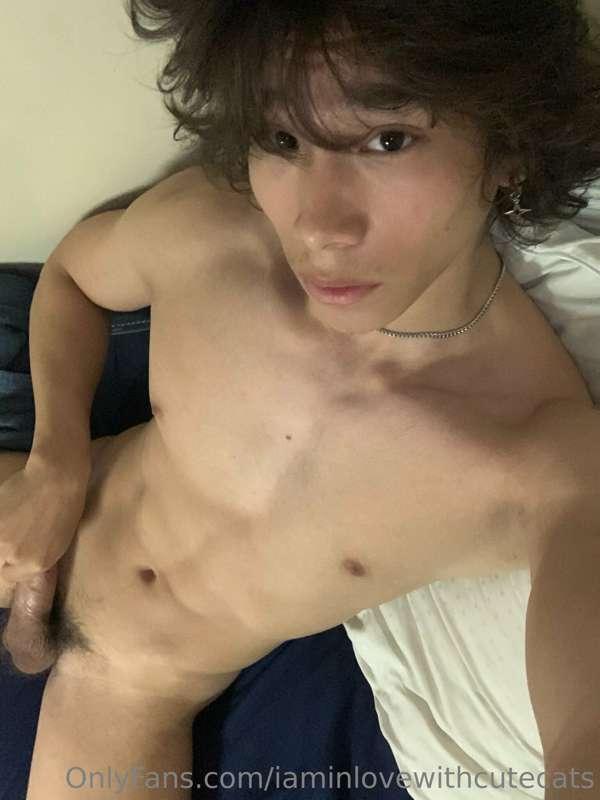 Let's play a game of truth or dare...just the two of us 😏🎲
