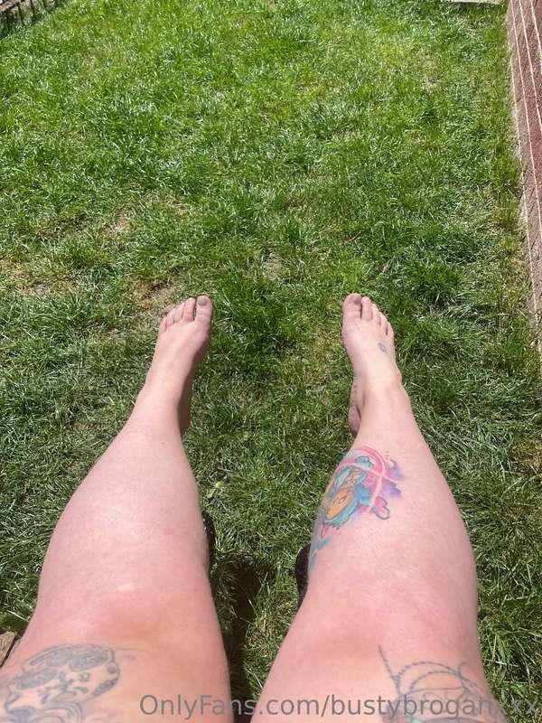Getting some sun today! Would you put sun lotion on me? X