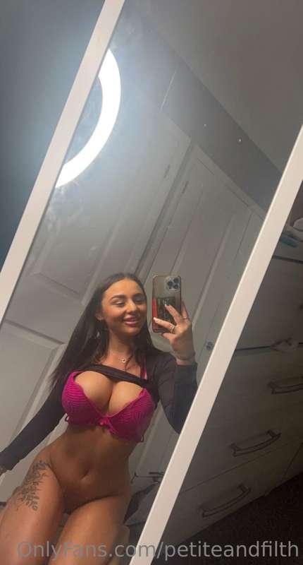 Positive vibes are sexy. Smile! 😊🥰