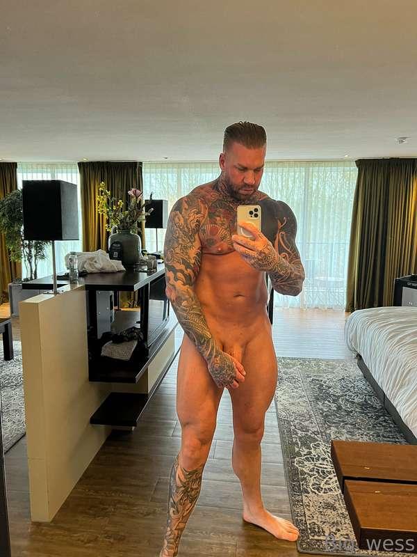 Come and bend over 😈😈😈