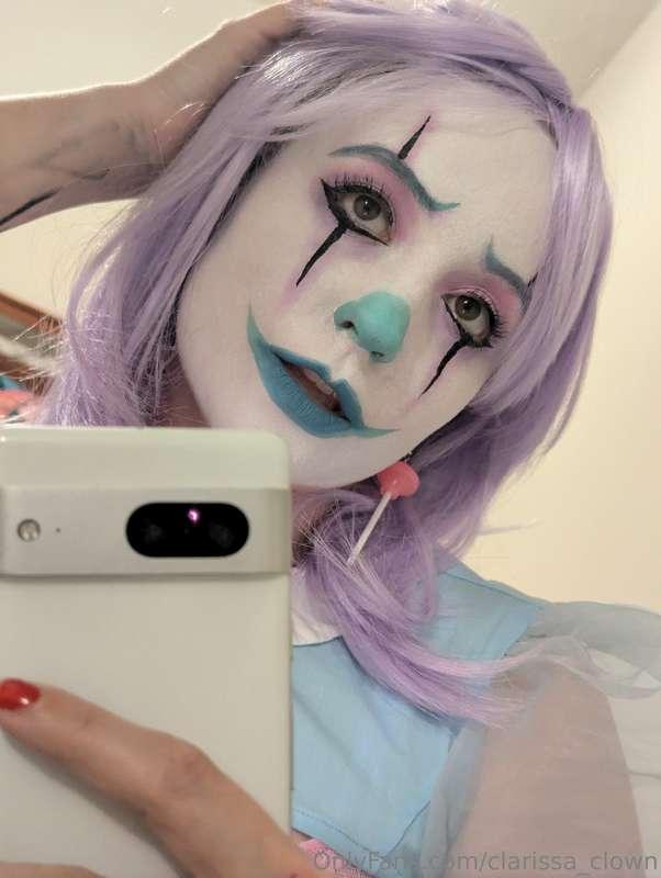 Enjoying my makeup in the mirror 😁🎈🎉