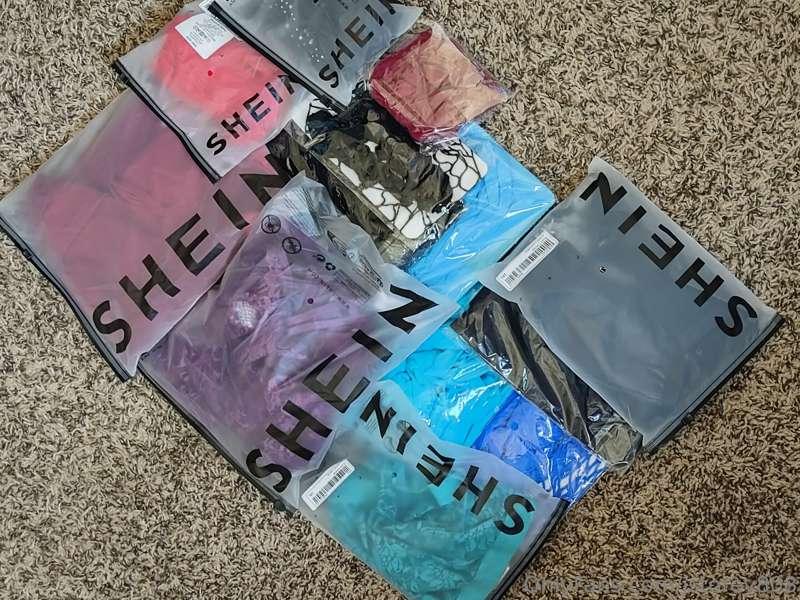 Y'all want a live lingerie try on this week? I'm thinking hu..