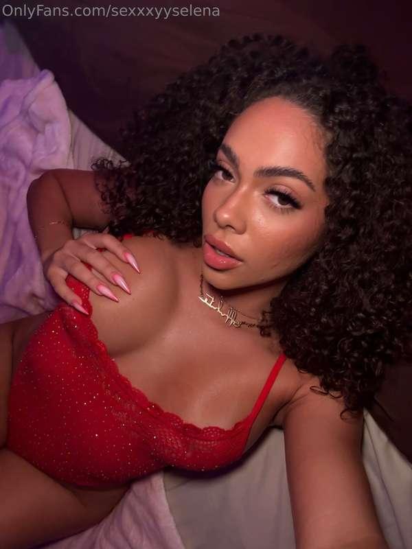 it’s titty tuesday & im live 😍😍💦 8PM PST/11PM EST BE THERE 😇..
