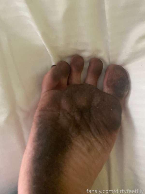 dirtyfeetlily image #1