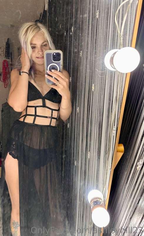 Mirror pics 
Swipe ➡️