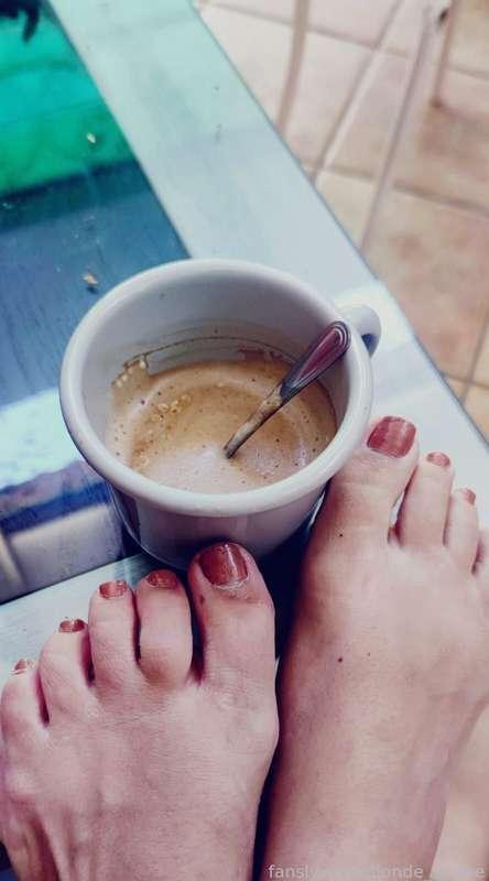 blonde_whore image #0