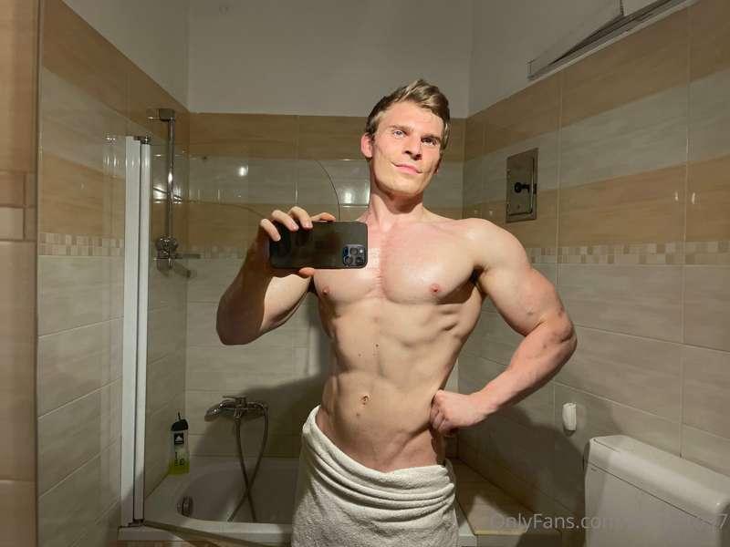 armzbro97 image #0