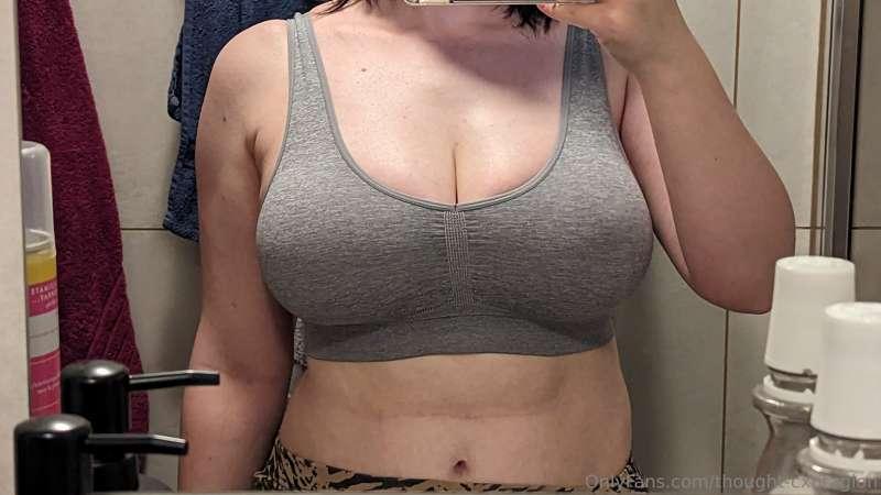 Swipe to take my bra off 😘
