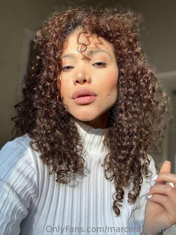 I'm in love with my curly hair! 😏 Do you like it?  @marcelax..