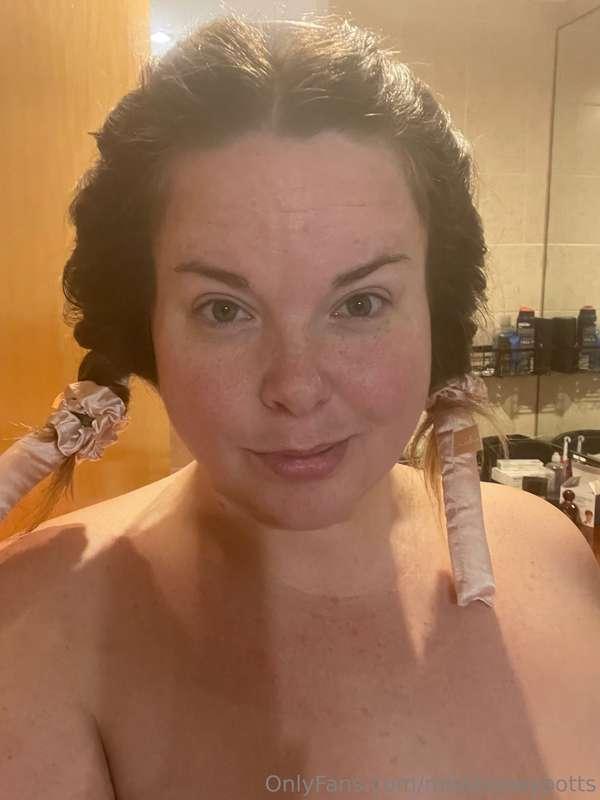 I tried a new way of curling my hair. What do you think? 