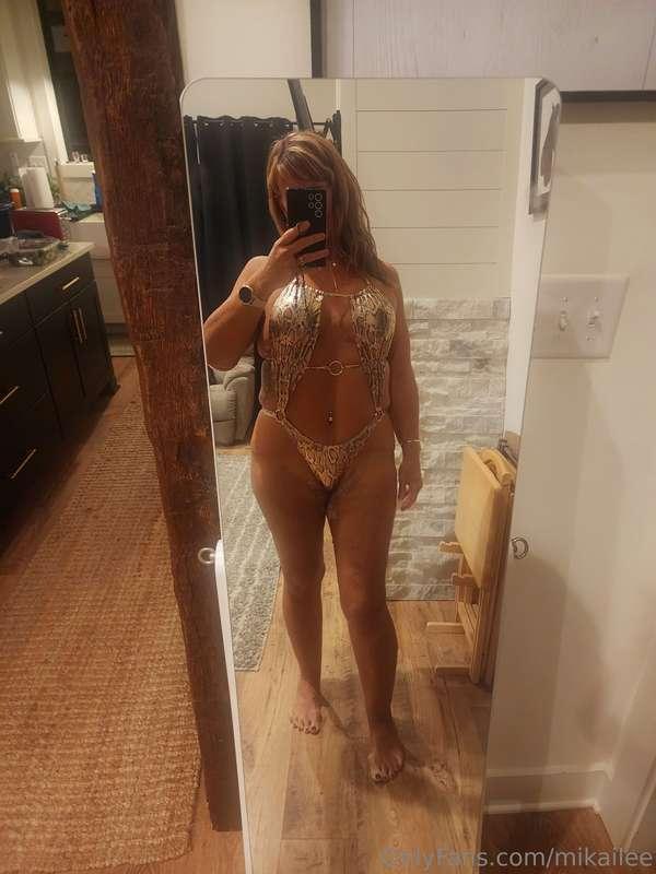 Thigh Thursday! Three weeks out of surgery today! So far I'm..