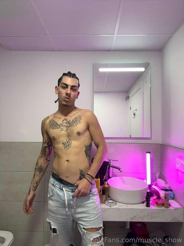 Look who’s around here again @ivanjennerx👈🏻😳🙈 Check out his ..