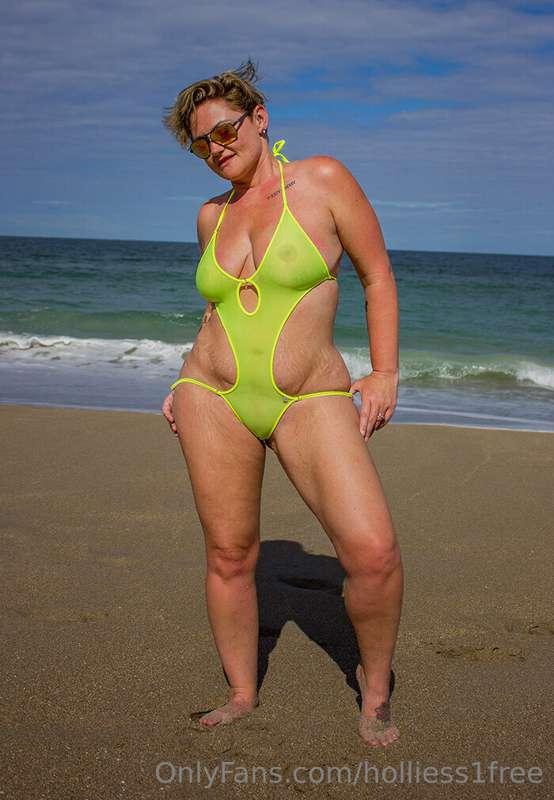holliess1free image #2