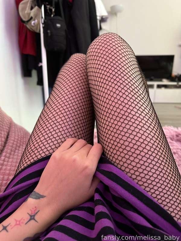 ~ rip these? :3 

#fishnets #legs #feet #loli #teen #young #petite #amateur #alt #egirl #goth 