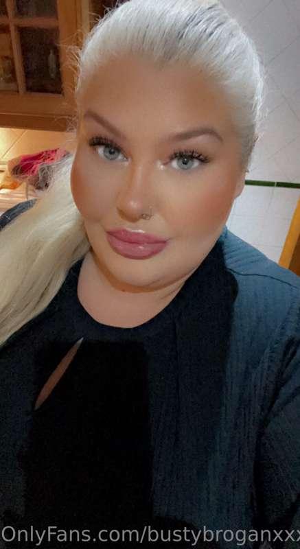 Hello, ive been busy 😩 im meeting up with some friends tonig..