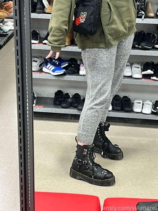 Just LOOK at the new boots I got today 😍 I’m absolutely in love with them!

Send a tip to put towards them if you want me to step in you in them (which I know you do) 🤭

#fyp #altgirl #gothgirl #goth #alternative #boots #drmartens #bigfeet #feet #shoes #dommymommy
