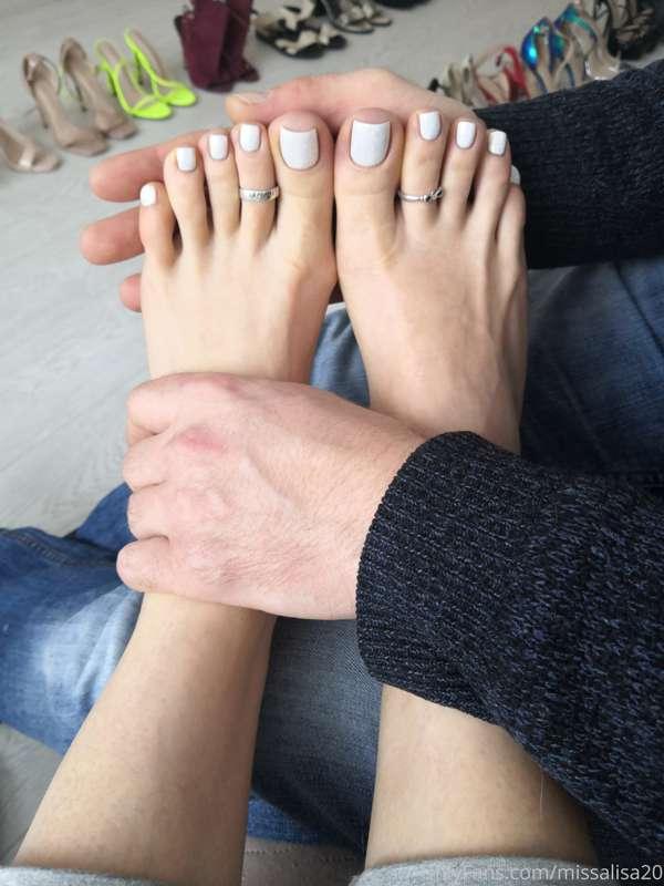 He crossed 1500 km to kiss my feet😊