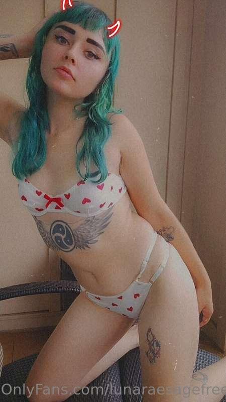 Who wants me to squirt in my panties? DM me!