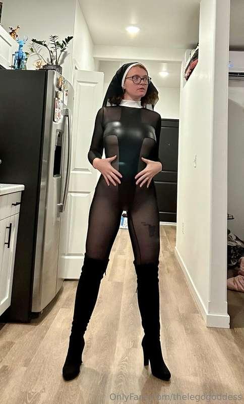 Full fit 😉 Want to see more? 🖤