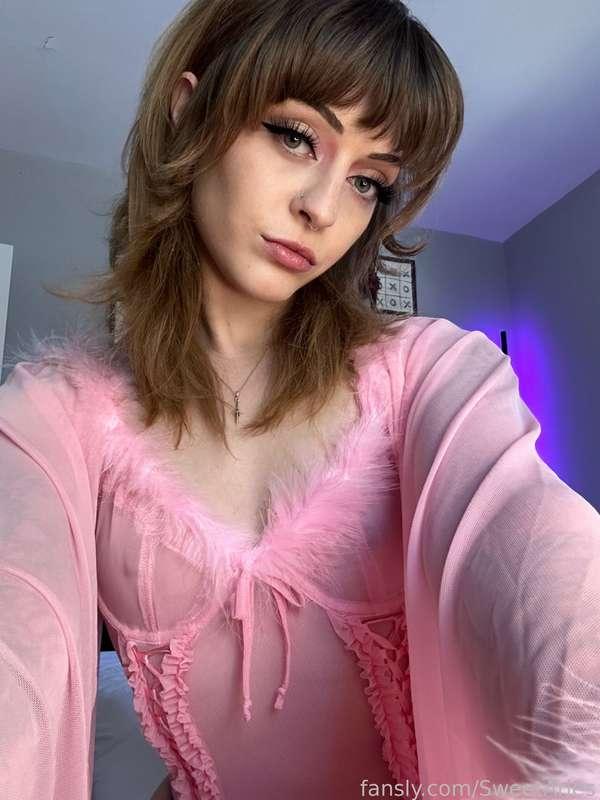 Show me off? 
#egirl #cute #tits #gfe #sexting #petite #babe #brunette #tease #seethrough 