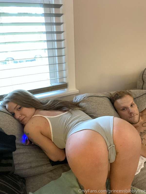 ☕️ G O O D M O R N I N G ☕️ no undies on under here 😈