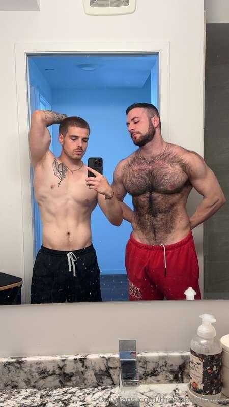 Threesome?😈