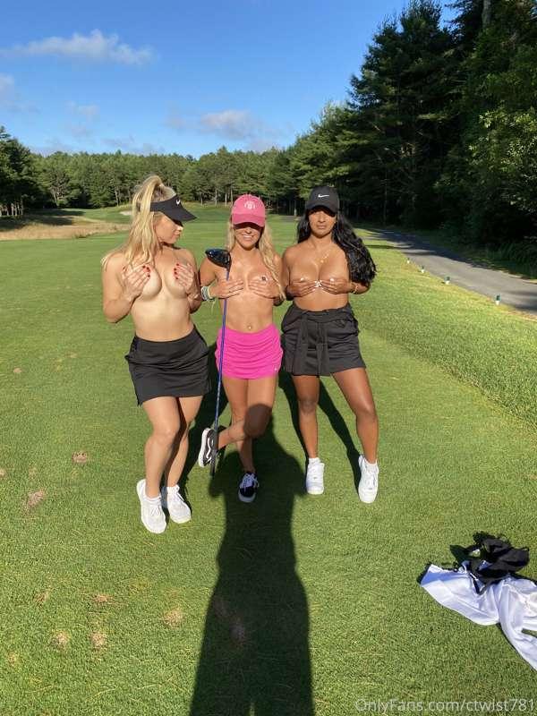 Just a typical day on the course with the savages 🏌️‍♀️