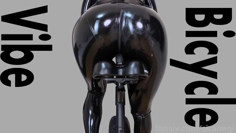 You have to keep pedaling your bicycle while being pleasure tortured, this is the job of a rubber slave💜

#latex #rubber #bondage #BDSM #anal #analfuck #fuck #machine #selfbondage #slave #latexholic #siranegi #VR #VR3D