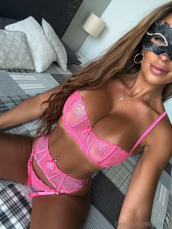 Spoil me baby 😜 👇🏼 https://www.amazon.com/hz/wis…