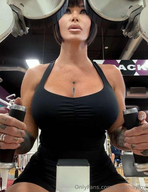 That morning sweat before the gym is too crowded 😜💪🏼