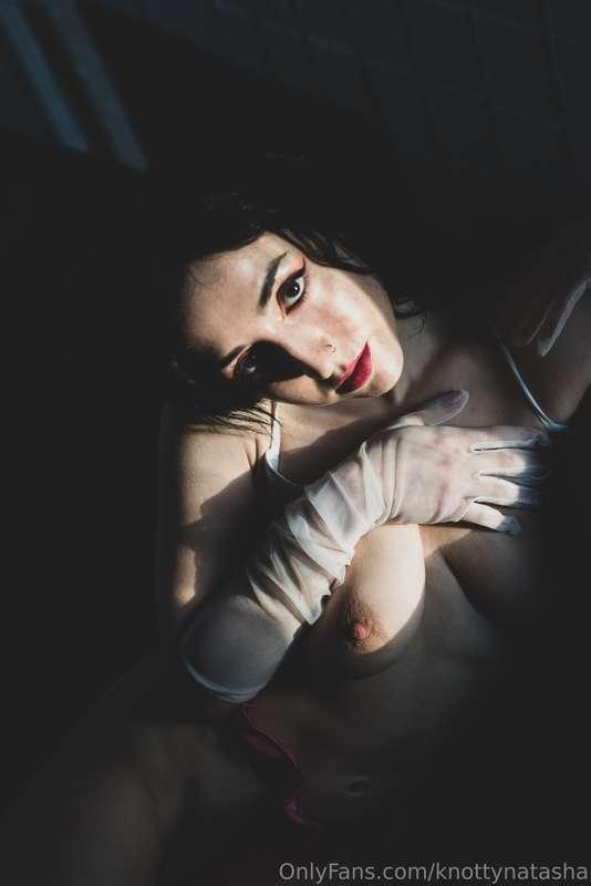Morning light 🤝 titties
