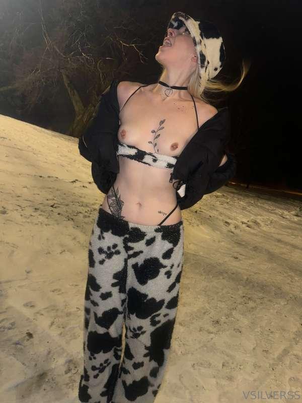 I had to see how hard my nips would get in 0° weather lmao 🔪..