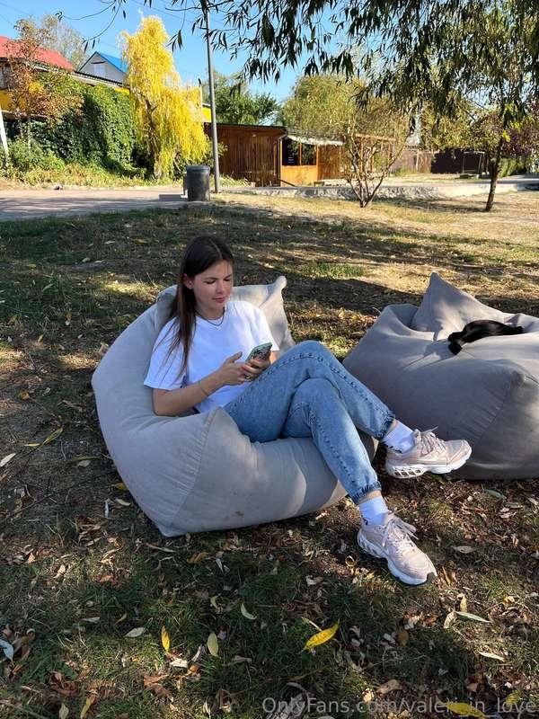 I love to just sit outside and bask in the sun 🥰 The weather..