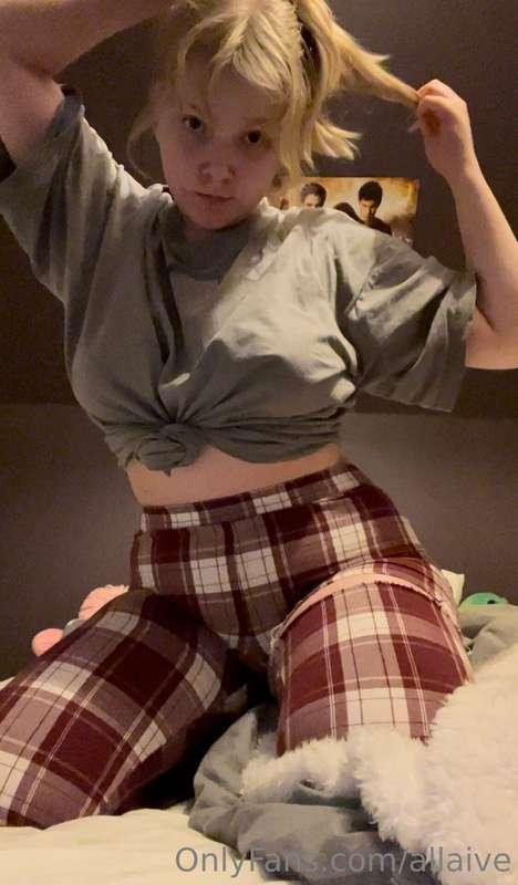 God these pyjama-pants sits a bit tight😫💕