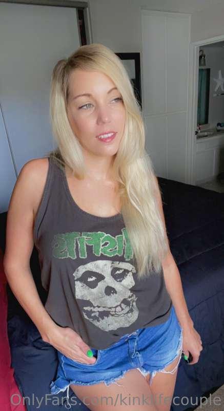 some times i like wearing a boy shirt. swipe to see the good..
