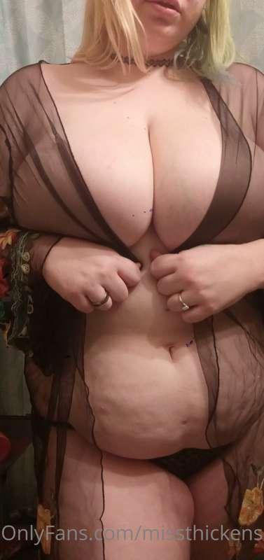 hello my lovelies!! i know ive left you a stray for to long;..