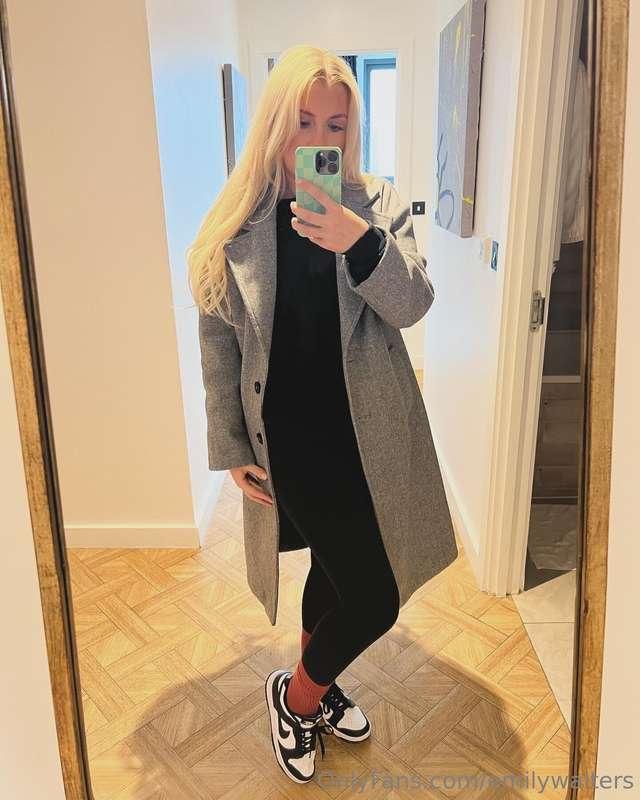 Let’s start of the day with me clothed! 😇

How long you thin..