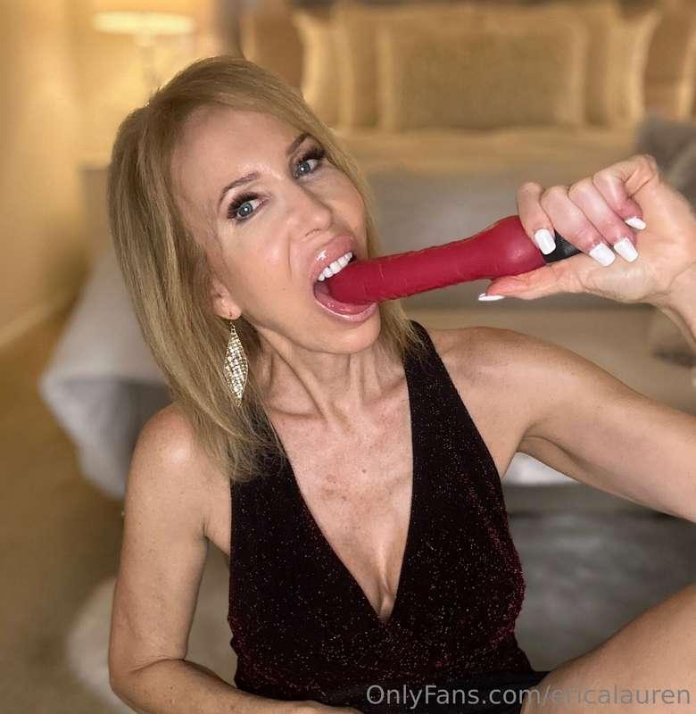 Who likes watching me put things in my mouth? 😋