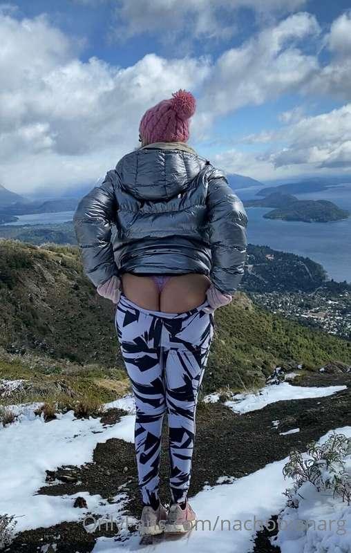 You like the view? 🍑