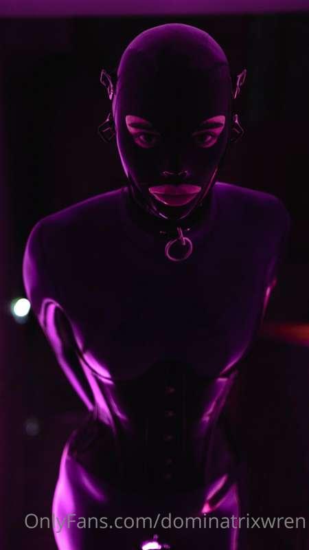 I love being in full body latex and not speaking to a sub, s..