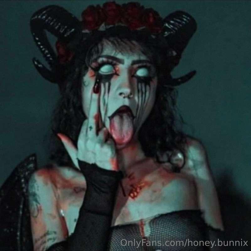 New content asap what do you guys wanna see? 🥵🖤