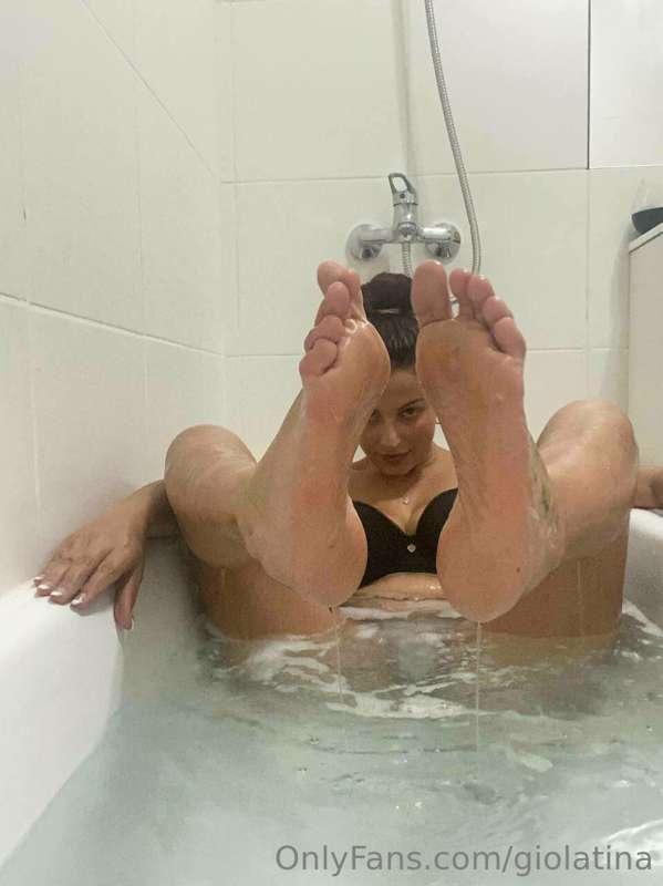 ** Free for you 🔥 @taran_tina  
The most beautiful feet you ..