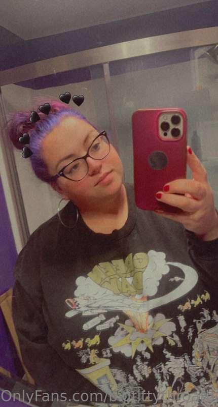 Tip 5$ to see my titties out in this mirror 😘