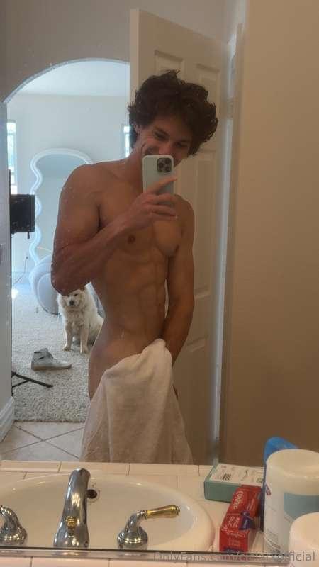 Fresh out the shower, it’s been a long and hot day🥵